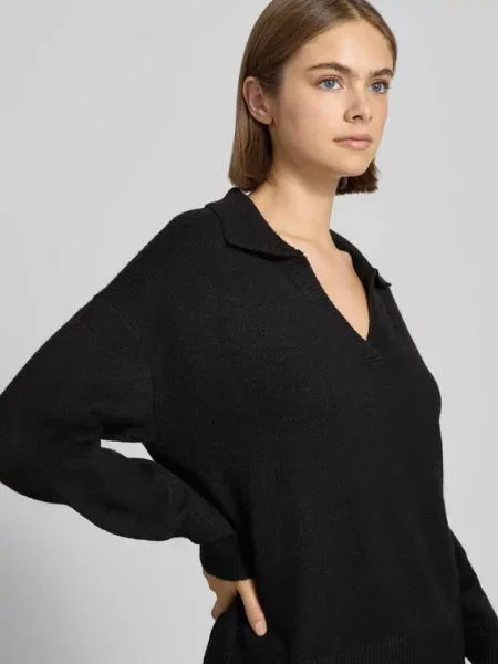 Sweter z dzianiny o kroju regular fit z dodatkiem wełny model „MALOU” Pieces czarny