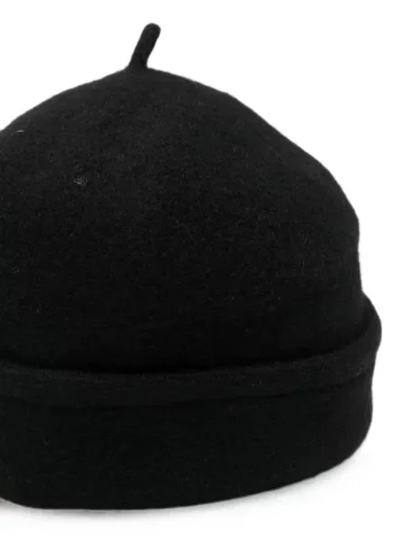 Căciulă Ranra cu broderie din fetru negru