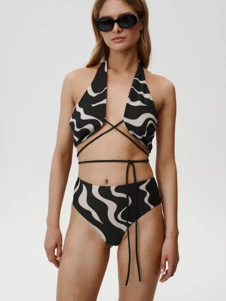 Undress Code biustonosz kąpielowy Lotus Bikini Top miękka miseczka czarny