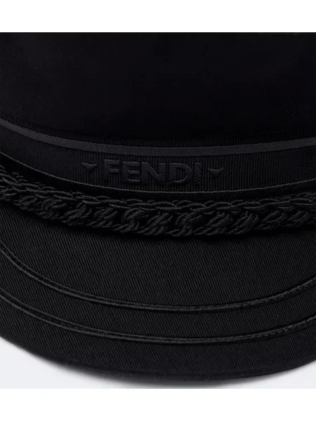 Căciulă Fendi cu autograf negru