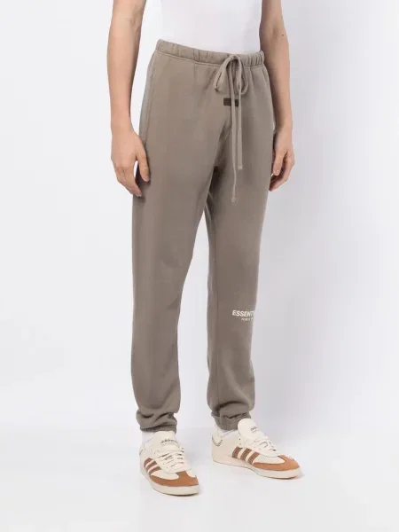Бягане шнур за пристягане панталон Fear Of God Essentials с принт кафяво