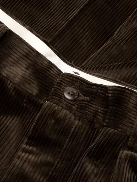 Pantaloni Wacko Maria de catifea cord plisate maro