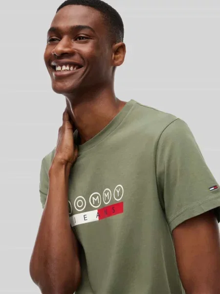 Krój regular fit t-shirt z czystej bawełny z nadruk z logo Tommy Jeans oliwkowa