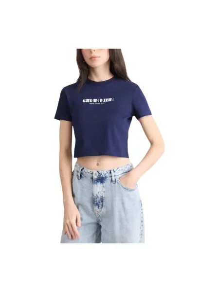 Jeansy Calvin Klein z nadrukiem o krotszym kroju z krótkim rękawem niebieskie