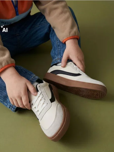 Sinsay Tenisky z imitace kůže s kontrastními vsadkami béžová