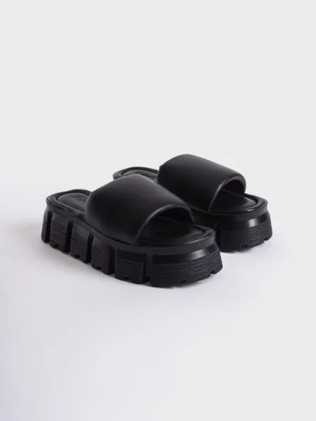 Japonke Capone Outfitters s platformo črna