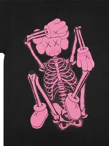 Póló Kaws nyomtatás fekete