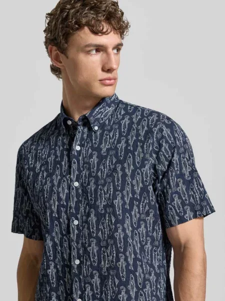 Koszula casualowa o kroju regular fit z kołnierzykiem typu button down Lerros