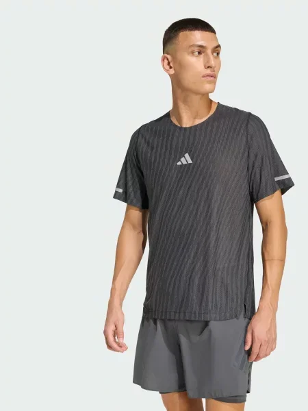 Переработанный спортивная футболка Adidas черная