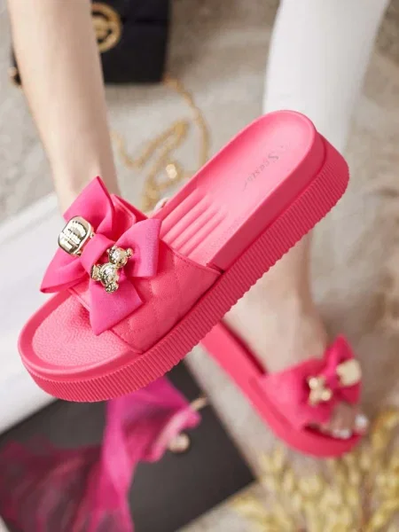 Japonke Resti z lokom roza