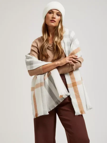 Căciulă Marisse cu perle tricotate alb