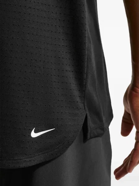 Tricou Nike cu broderie cu decolteu în V retro roz
