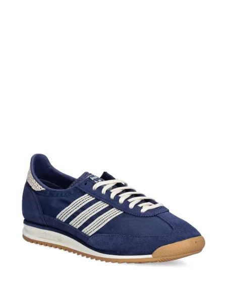 Маратонки Adidas Terrex с връзки на райета с дантела червено