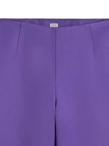 Pantaloni Toteme din satin violet