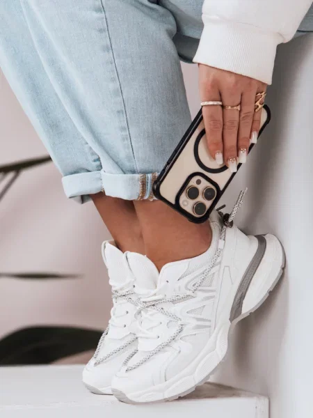 Sportowe sneakersy na płaskiej podeszwie LUXORUNS Dstreet białe