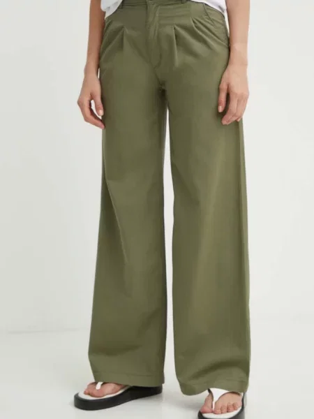 Levi's Hlače PLEATED WIDELEG zelena