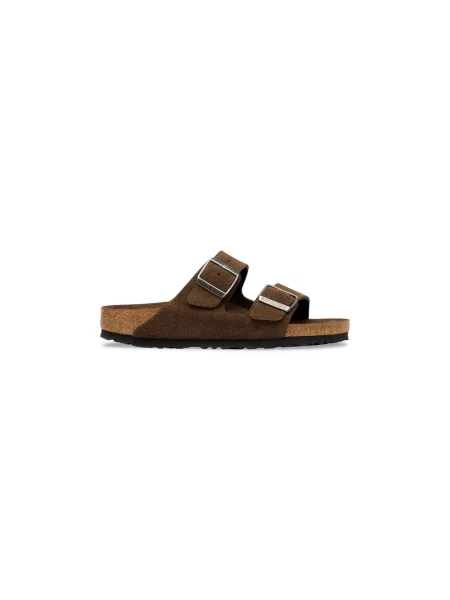 Klapki Birkenstock zamszowe na płaskim obcasie brązowe