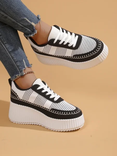 Sneakerși Resti cu platformă negru