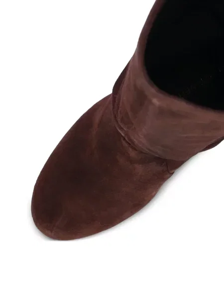 Botine Stuart Weitzman din piele de căprioară maro
