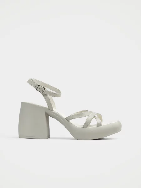 Кожаные босоножки Urban Trace бежевые