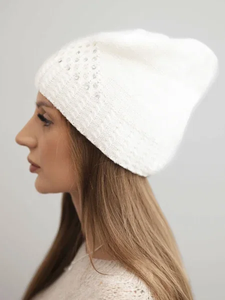 Căciulă Kesi cu strasuri alb