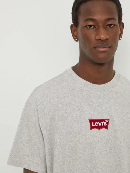 Тениска Levi's с апликация сиво