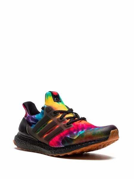 Nėriniuotos sportbačiai Adidas UltraBoost su raišteliais juoda