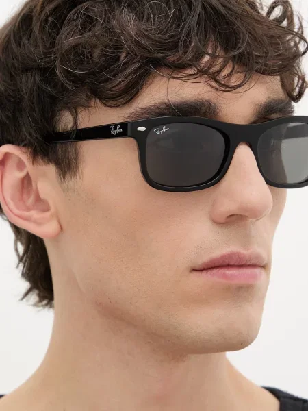 Ray-Ban napszemüveg fekete