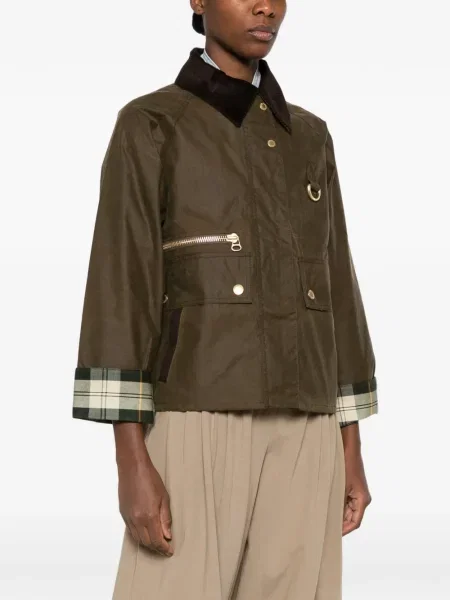 Manšestrový s límcem voskovaný kabát Barbour zelený
