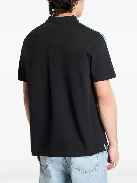 Pruhované tričko Adidas s autogramem s výstřihem do v černé