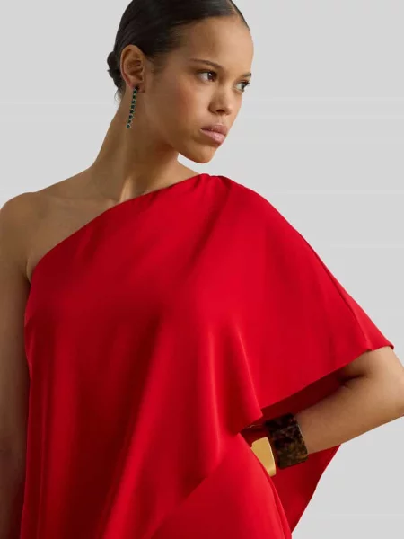 Kombinezon w kroju shaped fit z delikatnie opadającą narzutą typu peleryna. Lauren Ralph Lauren czerwony