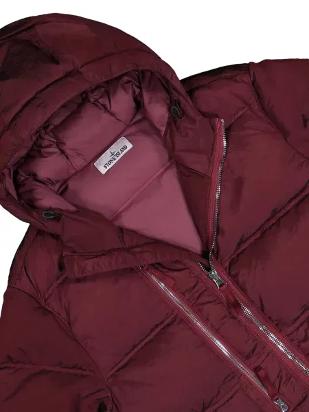 Geacă Stone Island cu glugă cu strasuri roșu