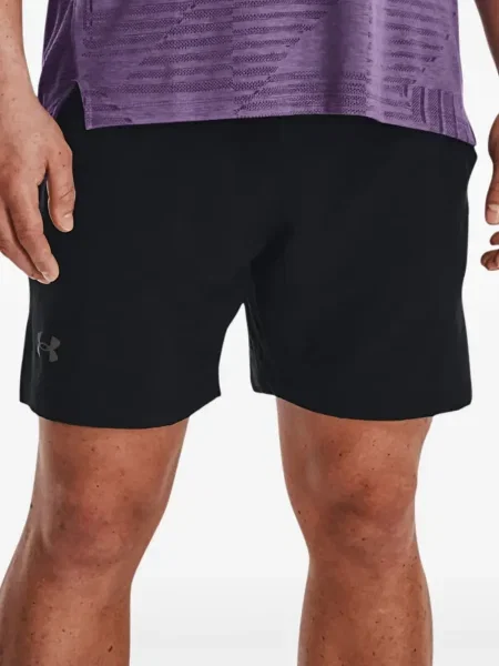 Pantaloni scurți Under Armour cu imagine negru