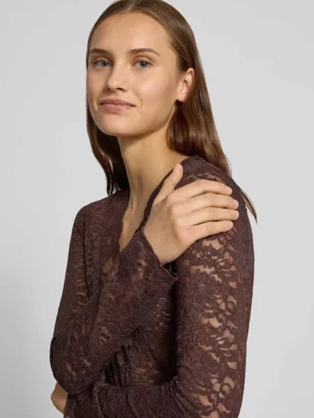 Bluzka o kroju slim fit z długim rękawem i efektem koronki model ‘NIKKA’ Only