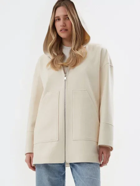 Пальта та плащі Estro молочний