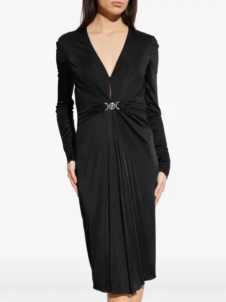 Rochie Versace drapată de costum negru