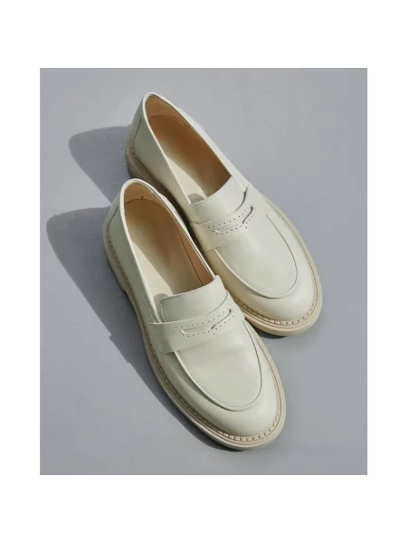 Лофери шкіряні молочні Estro білі