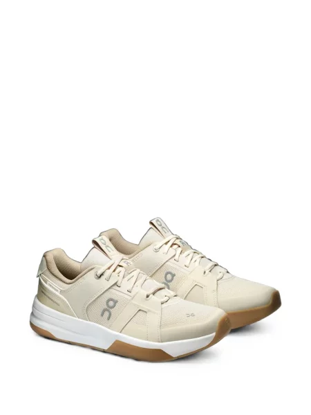 Sneakerși On