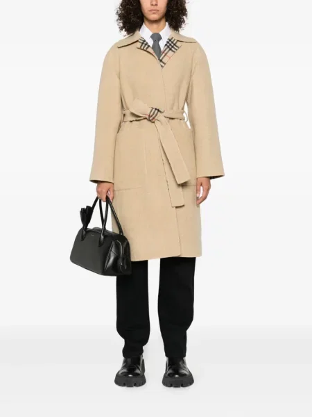 Palton Burberry în carouri