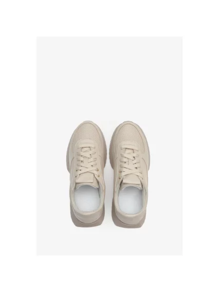 Кожаные кроссовки Estro бежевые