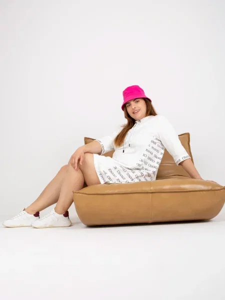 Rochie mini Fashionhunters cu inscripții de costum alb