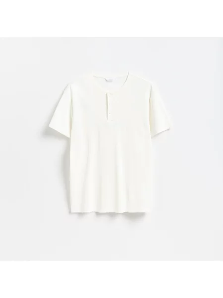 Reserved Henley karcsúsított póló krémszínű