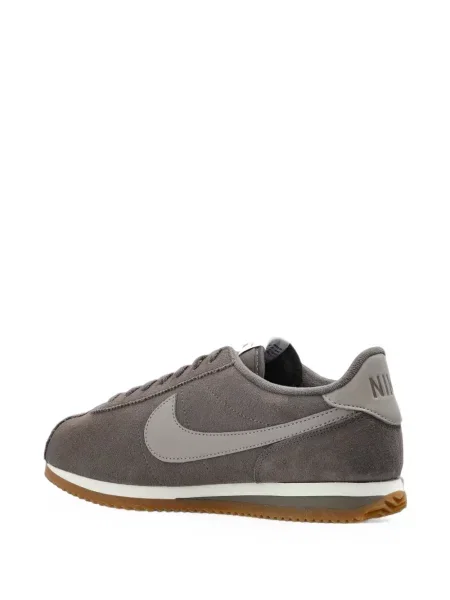 Decupat pantaloni scurți Nike cu broderie plasă roz