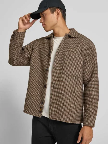 Kurtka koszulowa o kroju regular fit z brustaszą model SOHO OLLIE' Jack & Jones beżowa