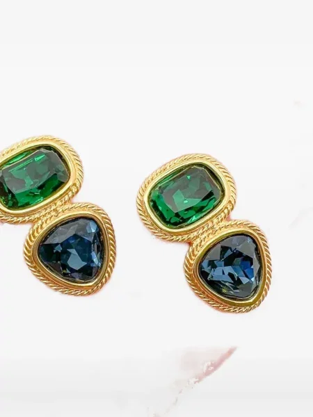 Σκουλαρίκια Jennifer Gibson Jewellery με πετραδάκια χρυσό