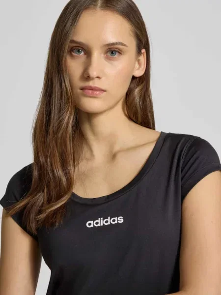 T-shirt o krótkim kroju z nadrukiem z logo Adidas Sportswear czarna