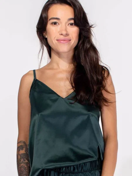 Женский топ из сатина зелений