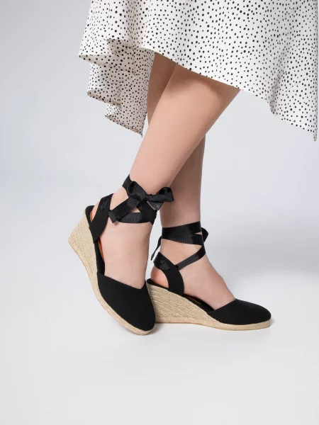 Espadryle z wycięciem wiązane czarne