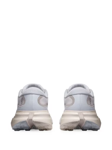 Sneakerși On