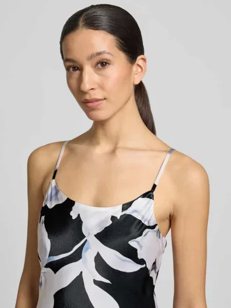 Sukienka maxi w całościowym wzorze model Valentina' Forever New niebieska